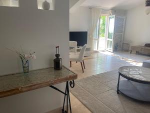 TV a/nebo společenská místnost v ubytování Apartments St Stefan