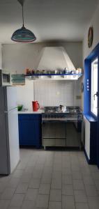 A kitchen or kitchenette at La Casa di Chico