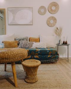 Posezení v ubytování Hippie House היפי האוס