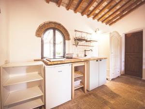 Кухня или мини-кухня в Relais Casale Il Poggetto - EDERA by Zoom In Earth
 +11 фотографий