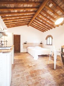Кровать или кровати в номере Relais Casale Il Poggetto - EDERA by Zoom In Earth