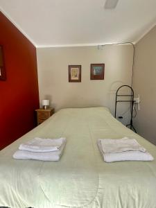 A bed or beds in a room at POSTA 20 - Cálido apartamento temporario!