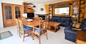 Posezení v ubytování Piso de playa con terraza en el centro de Vilanova