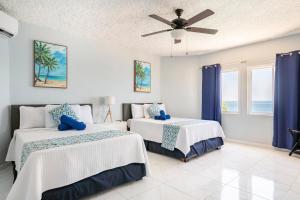 Luxe Beach Resort客房内的一张或多张床位