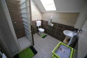 Kúpeľňa v ubytovaní Fónagy Apartmanok