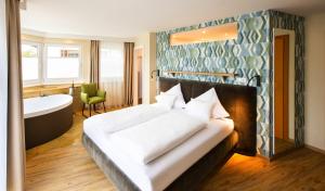 Rúm í herbergi á Hotel Himmelreich