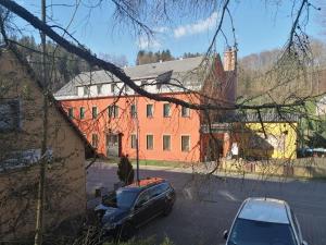 two cars parked in a parking lot in front of a building at Haus Gaia in Frauenstein