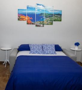 a bedroom with a blue bed with blue sheets at Villa Giuseppina in Naples