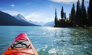 a kayak on a body of water with trees and mountains at Locanda delle sorelle in Campagnano di Roma