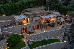 Το κτήριο όπου στεγάζεται  η βίλα +55 φωτογραφίες