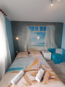 a bedroom with a bed with a view of the ocean at Willa SUNRISE in Władysławowo