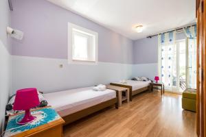 Postel nebo postele na pokoji v ubytování Cozy Apartment Branka with nice Garden
