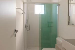Phòng tắm tại Linda Vista, Um apartamento por andar, 3 Suítes, 2 Garagens +65 ảnh
