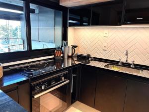 Кухня или мини-кухня в MARCOLINI - Villa Barto Leblon
