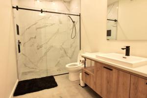 Gallery image of L'Auguste - Luxe et confort in Petite-Rivière-Saint-François +25 photos