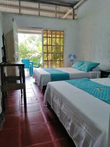 a bedroom with two beds and a window at Finca turisrica bioaldea eywa todo un oasis in Neiva