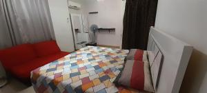 Postel nebo postele na pokoji v ubytování غرفة سنجل بحمام خاص لمزيد من الخصوصية Single Room with private bathroom for more privacy Номер с отдельной ванной комнатой для большей конфиденциальности Chambre avec salle de bain privée pour plus d'intimité