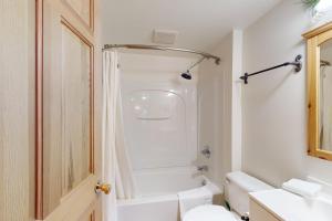 Ένα μπάνιο στο 1819 Stockslager Rd +27 φωτογραφίες