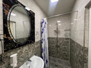 Vannituba majutusasutuses Arm Hotel