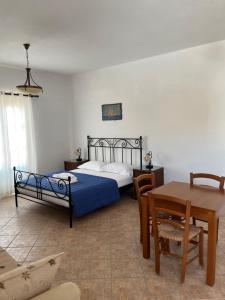 Postel nebo postele na pokoji v ubytování ΞΕΝΟΔΟΧΕΙΟ ΑΚΡΩΤΗΡΙ