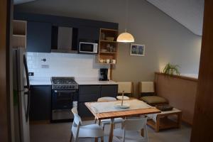 a kitchen with a table and a dining room at Monoambiente Céntrico in San Martín de los Andes