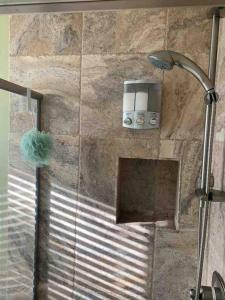 Koupelna v ubytování Cozy Guesthouse- Individual Unit Private & Relaxing
