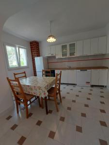Kuchyňa alebo kuchynka v ubytovaní Apartment Elena