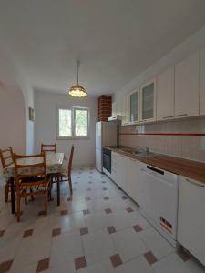 Kuchyňa alebo kuchynka v ubytovaní Apartment Elena