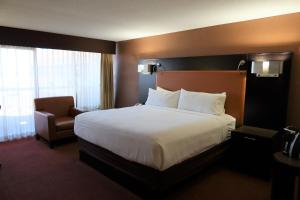 Letto o letti in una camera di GreenTree Hotel Phoenix West