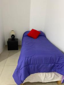 Säng eller sängar i ett rum på Departamento centrico monoambiente pb nuevo sencillo Av Belgrano 2