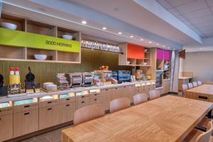 Home2 Suites By Hilton Lake Havasu City的厨房或小厨房