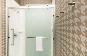 Home2 Suites By Hilton Lake Havasu City的一间浴室