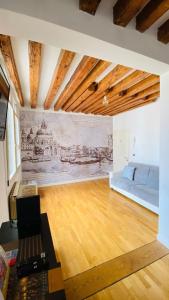 a living room with a couch and a painting on the wall at San Maurizio Apartment in Venice