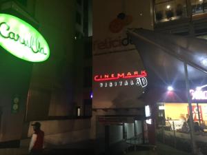 una señal en el costado de un restaurante por la noche en Exclusive Furnished Apartment 4, en Manizales