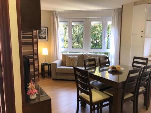 Posedenie v ubytovaní APARTAMENTO MOZART con GARAJE CERCA GRATUITO Portonovo Centro + 9 fotografií