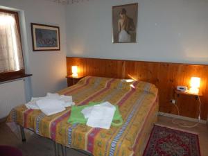 Ένα ή περισσότερα κρεβάτια σε δωμάτιο στο Casa Pederzolli -