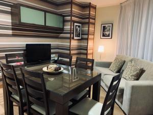Televízia a/alebo spoločenská miestnosť v ubytovaní APARTAMENTO MOZART con GARAJE CERCA GRATUITO Portonovo Centro