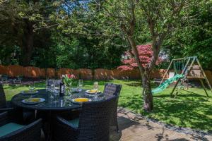 Κήπος έξω από το The Coachhouse - Cottage with Private Hot tub