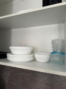 three bowls sitting on a shelf in a kitchen at ВАРНА СИТИ ПАРК С ПАРКОМЯСТО in Varna City