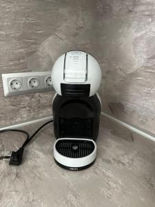 a coffee maker sitting on the floor in a room at ВАРНА СИТИ ПАРК С ПАРКОМЯСТО in Varna City