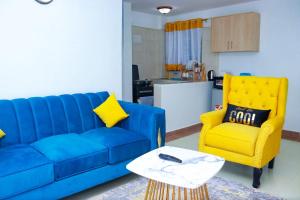 Posezení v ubytování Cozy one bedroom thika Road near garden city + 6 fotografií