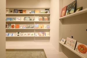 a book shelf with books in a room at Tornare Gakuenmae #105 - Vacation STAY 14291 in Nara