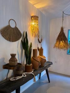 a room with a table with plants and a chandelier at Pousada Caraíva in Caraíva