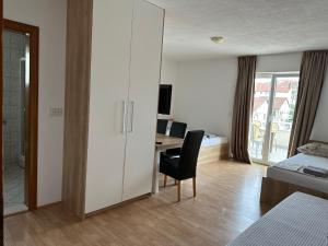 Postel nebo postele na pokoji v ubytování Royal Apartments