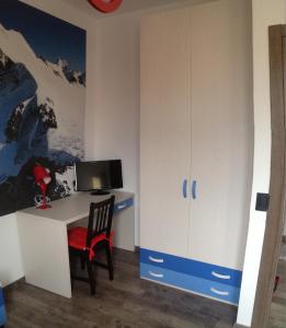 TV a/nebo společenská místnost v ubytování Grandi Cime Guest House