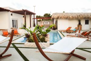 Bazén v ubytování EVA Resort nebo v jeho okolí