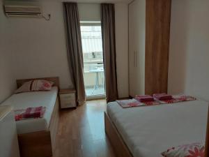 Postel nebo postele na pokoji v ubytování Royal Apartments
