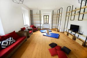 a living room with a red couch and a tv at Fara Rejštejn in RejÅ¡tejn