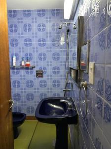 a bathroom with a sink and a shower at Apart Centro- VICTORIA555 in Libertador General San Martín