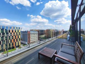 Turnau City Aparthotel的阳台或露台